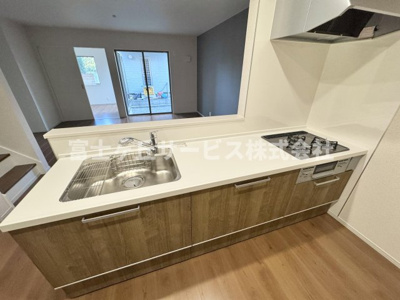 【キッチン】 | 静岡市清水区横砂南町 5期 新築一戸建て 2号棟 | 広々としていてお料理がしやすいキッチンです