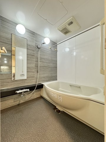 セランの浴室|広々とした浴室！足を伸ばしてもゆとりのある広さです！
