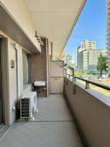 セランのバルコニー|横幅のあるバルコニー！窓を開けると気持ちの良い風が吹き込みます！