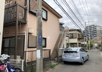 【外観】 | コーポ鈴 | 最寄り駅が近いなどの交通アクセスが良い土地だと暮らしやすいですよね。通勤・通学の観点から土地を選ぶことも大切です！自身や家族のライフワークからあったの物件を探しましょう！当社営業がお力になります！