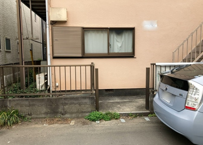 【外観】 | コーポ鈴 | 土地の形が極端に長細かったり、狭小地、あるいは道路との高低差がある傾斜地だった場合、後々売ろうとしても買い手がつかない場合もあります。後々、売却することになった時に価値の下がらない土地を選びましょう。