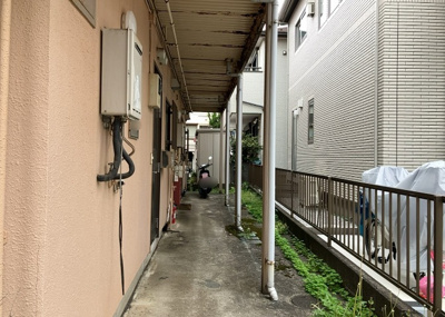 【外観】 | コーポ鈴 | 家を建てる前提で土地を探している場合、地盤の丈夫さは譲れない条件の一つです。地盤が脆弱だと追加工事が必要となります。また、過去に地盤沈下や液状化現象を起こした土地は、できるだけ避けた方がいいでしょう。