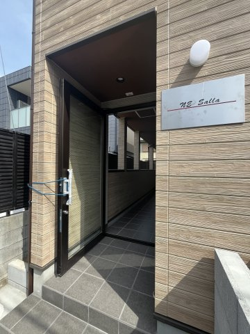 NESallaのエントランス