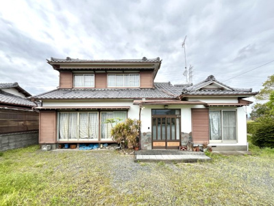 【外観】 | 袋井市延久 売土地 | 土地面積（公簿）458.2㎡（138.6坪）、更地渡し。北面は田んぼで近隣のお宅も敷地の広い地域なので、プライベート感のある暮らしをお好みの方におすすめです。