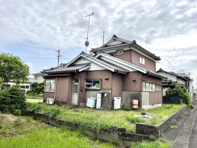 【外観】 | 袋井市延久 売土地 | 土地面積（公簿）458.2㎡（138.6坪）、更地渡し。北面は田んぼで近隣のお宅も敷地の広い地域なので、プライベート感のある暮らしをお好みの方におすすめです。