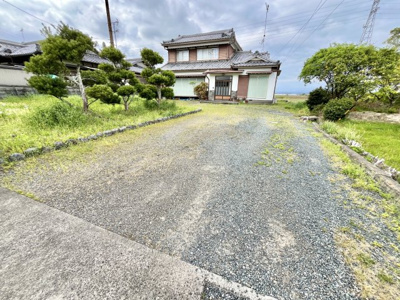 【外観】 | 袋井市延久 売土地 | 土地面積（公簿）458.2㎡（138.6坪）、更地渡し。北面は田んぼで近隣のお宅も敷地の広い地域なので、プライベート感のある暮らしをお好みの方におすすめです。