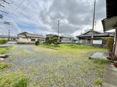 【外観】 | 袋井市延久 売土地 | 土地面積（公簿）458.2㎡（138.6坪）、更地渡し。北面は田んぼで近隣のお宅も敷地の広い地域なので、プライベート感のある暮らしをお好みの方におすすめです。