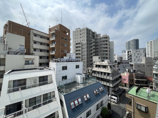 【展望】 | 眼前に広がる空の雄大さと、このお部屋の自慢の一つである「眺望」をご覧ください。毎日、この景色を独り占めできる新生活に夢が広がります。～即日のご見学可能～　お問合せはお気軽にどうぞ。
