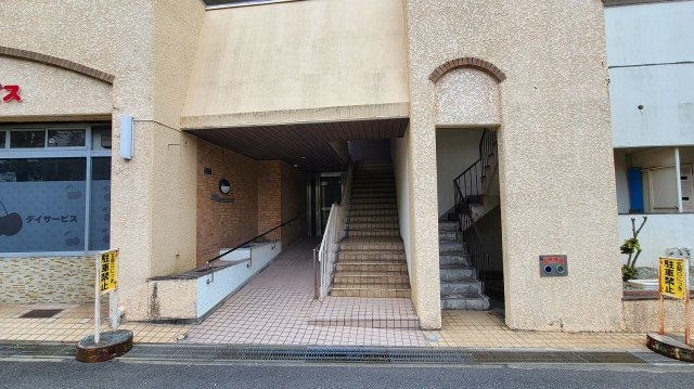 雄湊ハーバービューハイツのエントランス