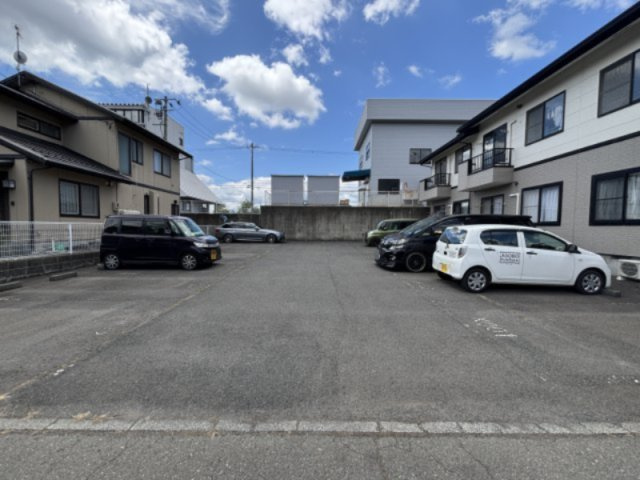 タウンコートKの駐車場|家と車がすぐそばで便利さ満点