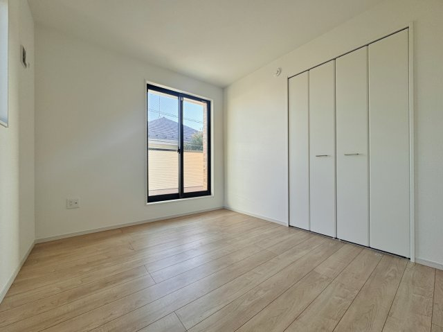 練馬区大泉学園町2丁目 限定1棟の洋室|2階5.2帖洋室
居室は4部屋ございます
子供部屋の他、書斎や趣味のお部屋としても多目的にお使いいただけます