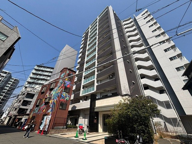 クリスタルエグゼ十三の外観