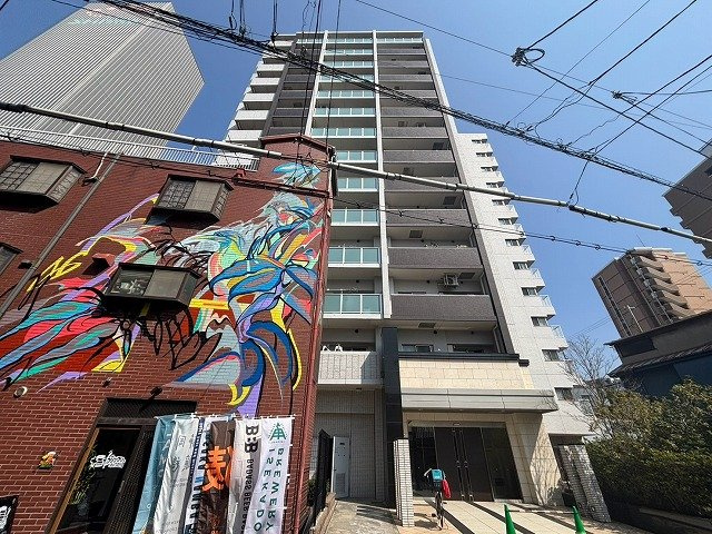 クリスタルエグゼ十三の外観
