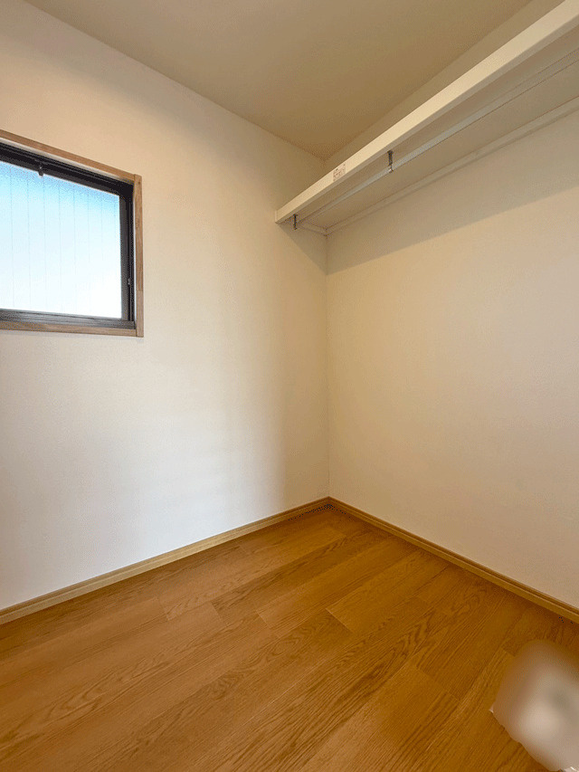 仙台市泉区南中山1丁目　中古戸建の洋室|お家の随所に収納スペースを配置しました♪住まいの永遠のテーマである収納を豊富に備えた事で、片付けしやすい家に♪
