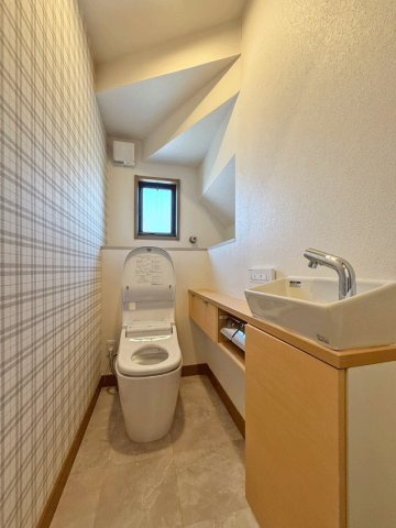 仙台市泉区南中山1丁目　中古戸建のトイレ|トイレ内に手洗い場を設置♪手洗い習慣も自然と身に付きそうです♪