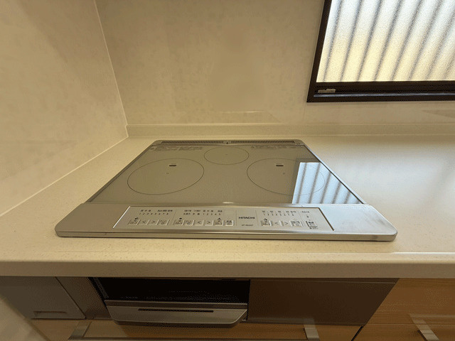 仙台市泉区南中山1丁目　中古戸建のキッチン|火を使わずに調理が出来るIHクッキングヒーターを採用◎キッチン内部の温度が上がりにくいので、夏場の調理も快適◎