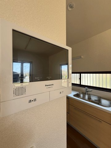 仙台市泉区南中山1丁目　中古戸建のセキュリティ|来客時に顔を見て確認することが出来るTVモニター付きインターホン♪お子様の留守番のさいも安心ですね♪
