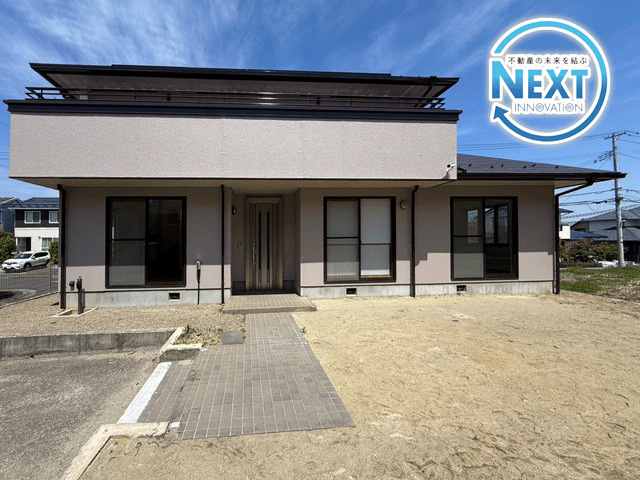 仙台市泉区南中山1丁目　中古戸建の外観|暮らしを豊かに彩るお庭♪ガーデニングを楽しんだり、季節の移ろいを楽しんだりと、心休まる空間に♪