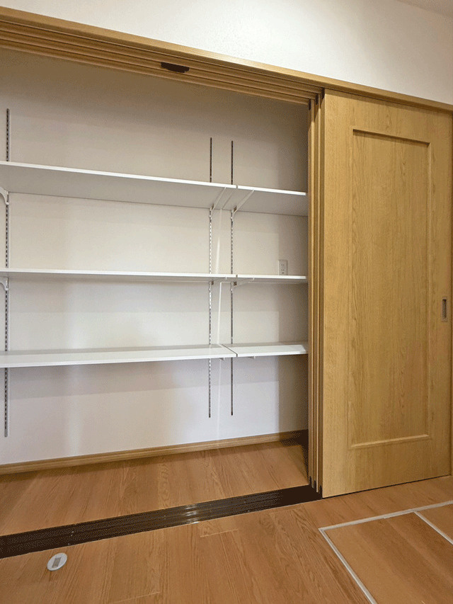 仙台市泉区南中山1丁目　中古戸建の収納|キッチン横にパントリー設置！忙しいママの家事ラク応援♪