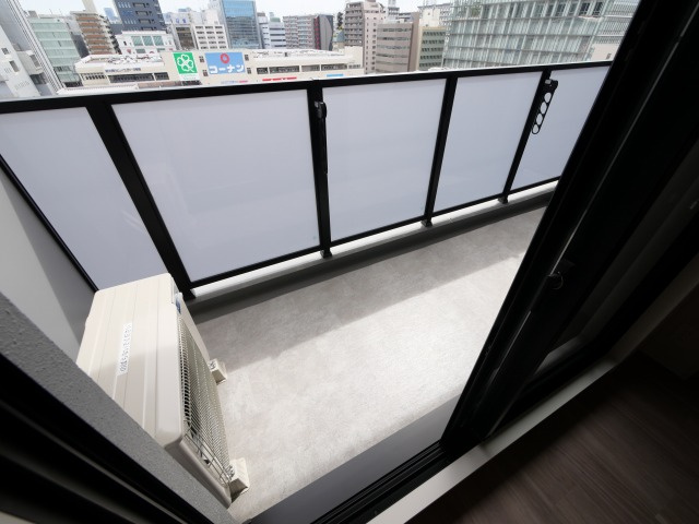 コンフォリア・リブ新大阪西宮原ソルテラスのバルコニー