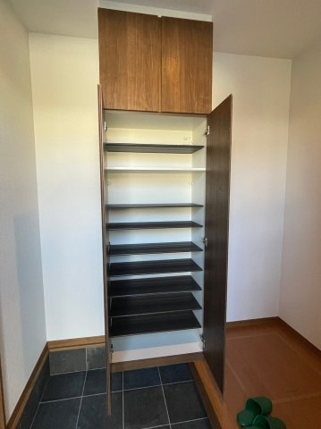 富田林市久野喜台一丁目・収益物件の玄関
