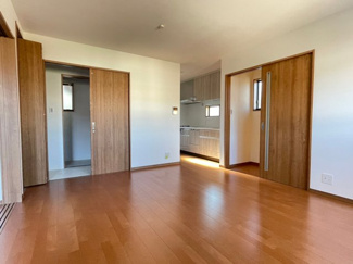 【居間・リビング】 | 富田林市久野喜台一丁目・収益物件