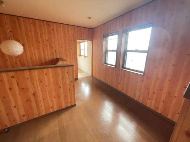 邑楽郡大泉町寄木戸　中古戸建の内装|2階ホールも広々しております。