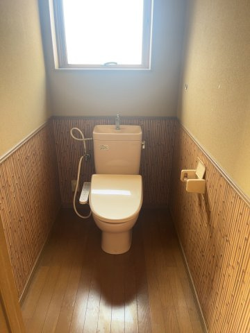 【トイレ】 | 邑楽郡大泉町寄木戸　中古戸建 | 2階にもトイレがございます