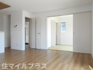 【居間・リビング】 | 郡山市片平町釜場新築一戸建て3棟 | 居間です