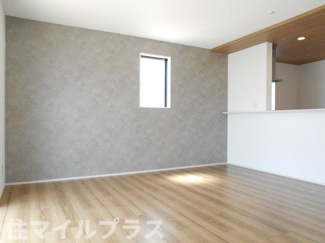 【居間・リビング】 | 郡山市片平町釜場新築一戸建て3棟 | こちらの居間で趣味の時間をお楽しみください