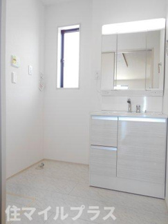 【洗面所】 | 郡山市片平町釜場新築一戸建て3棟 | 忙しい朝には欠かせない洗面所です