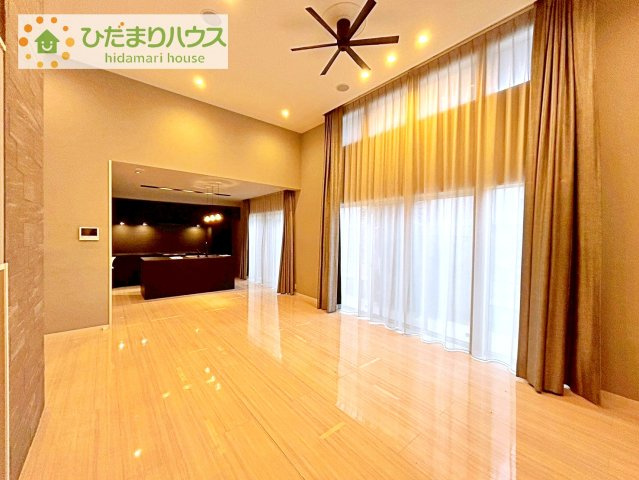 【居間・リビング】 | つくば市大角豆　中古戸建 | 南向きのリビングではぽかぽかの日差しが感じられます☆彡