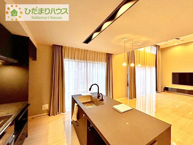 【キッチン】 | つくば市大角豆　中古戸建 | アイランドキッチンなので、壁も仕切りもなく開放的です♪