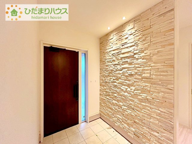 【玄関】 | つくば市大角豆　中古戸建 | 玄関がひろいので親子で並んで仲良く靴が履けますね(^^)/