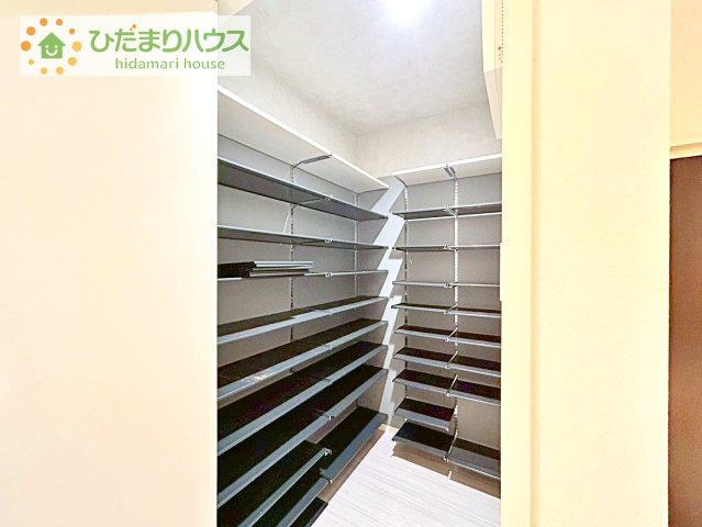 【収納】 | つくば市大角豆　中古戸建 | シューズクロークはベビーカーやゴルフバックなど、大きな荷物を置けるのでとっても便利♪