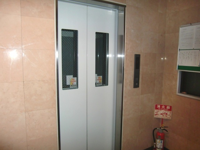 レジデンス灘のロビー|エレベーター