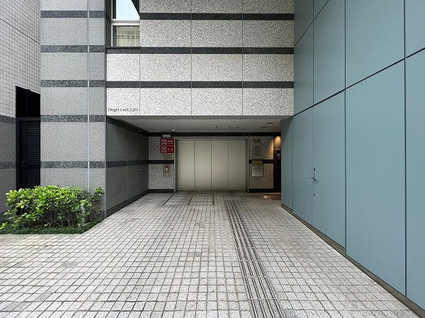 プレミスト六番町の駐車場