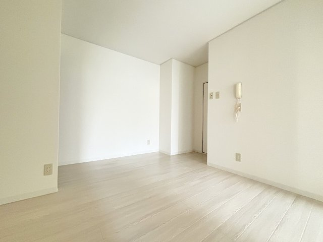 グランドハイツ三津屋北の居間・リビング