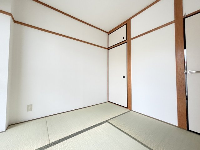 グランドハイツ三津屋北の和室