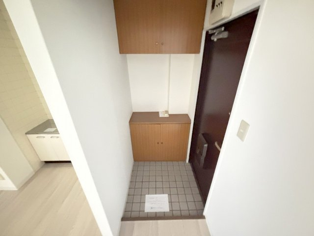 グランドハイツ三津屋北の玄関
