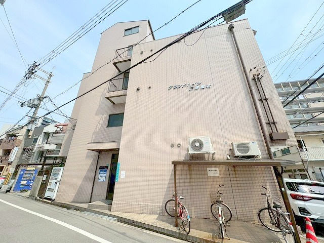 グランドハイツ三津屋北の外観