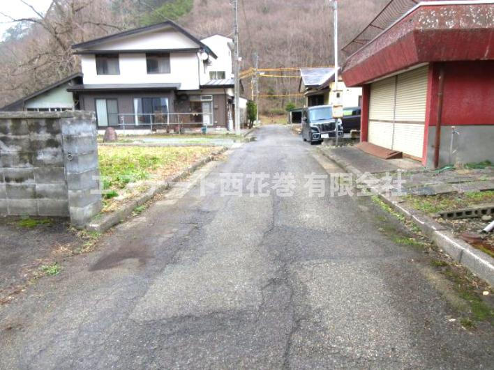 湯口洗沢　土地建物の前面道路含む現地写真