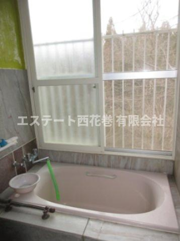 湯口洗沢　土地建物の浴室|外の木々や空を眺めながら入浴出来ます