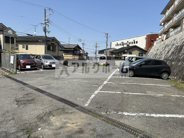 玉手山ハイツ3号館の駐車場|玉手山ハイツ3号館