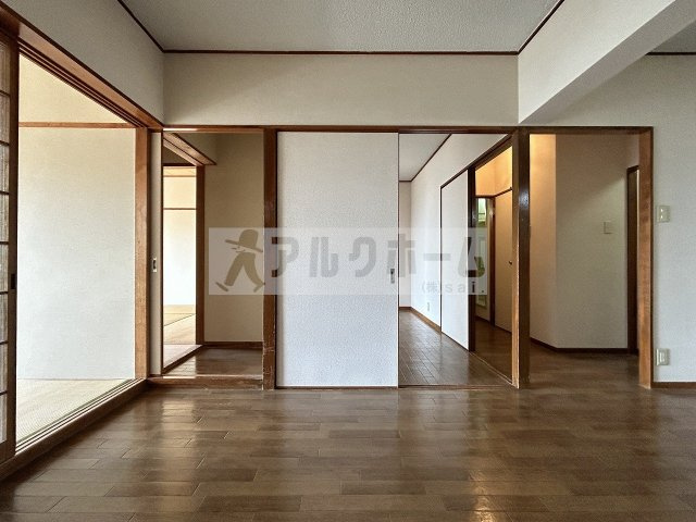 玉手山ハイツ3号館の居間・リビング|玉手山ハイツ3号館