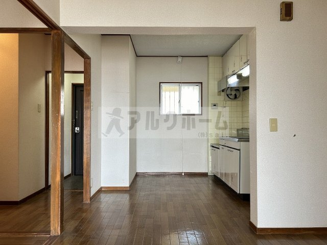 玉手山ハイツ3号館の居間・リビング|玉手山ハイツ3号館