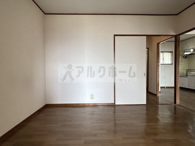 玉手山ハイツ3号館の居間・リビング|玉手山ハイツ3号館