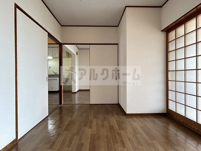 玉手山ハイツ3号館の居間・リビング|玉手山ハイツ3号館