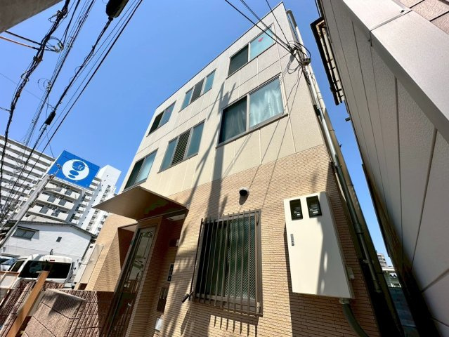 FC　HOUSE　西中島の外観