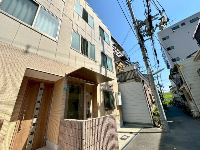 FC　HOUSE　西中島の外観